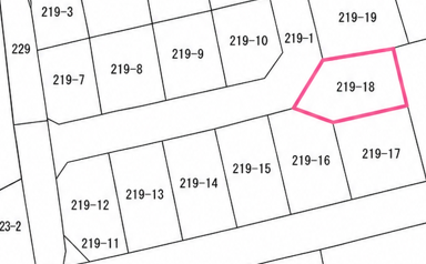 宝塚エリアの相続税評価で使用した地籍図。評価対象地(地番219-18)が赤の輪郭で示されており、周囲の219-7・219-8・219-9・219-10・219-15・219-16・219-17等の隣接地番との位置関係が一目で分かる。実測値を地籍図に落とし込み、評価明細書の根拠として保管する。